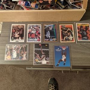 7 very nice Shaq cards and one memoribila item